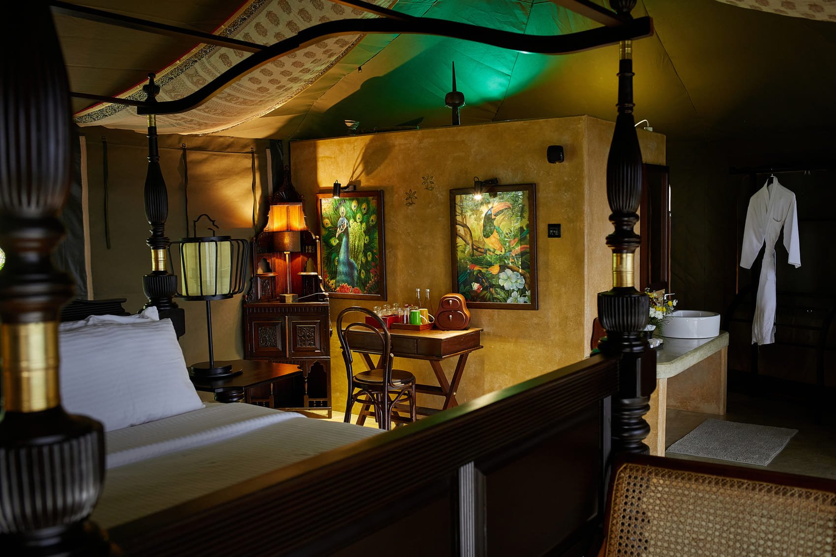Madulkelle Tea & Eco Lodge luxury boutique hotel Kandy Sri Lanka superior suite